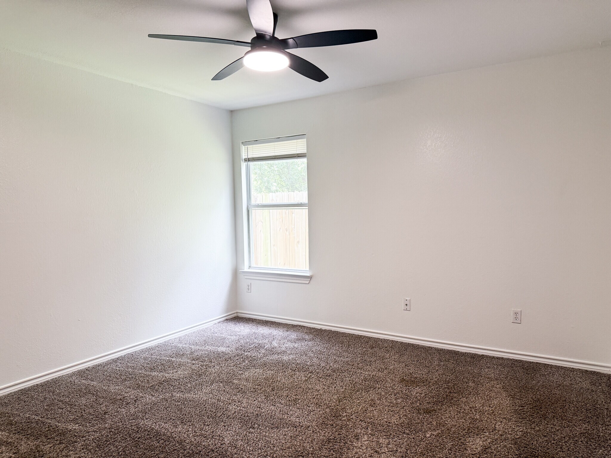 Building Photo - 2902 Kestrel Dr