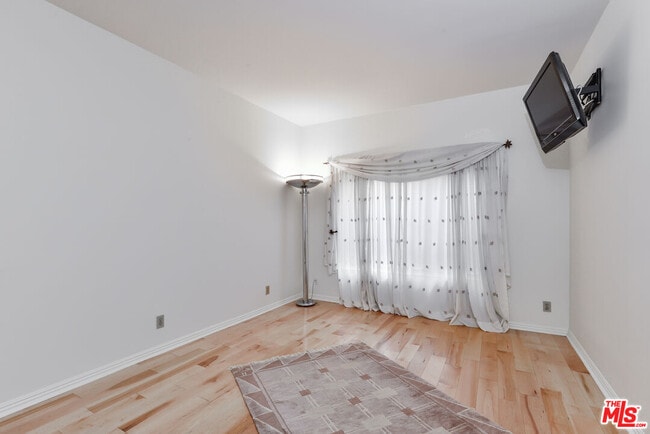 Building Photo - 11755 Montana Ave