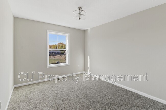 Building Photo - 1316 S Smith Rd