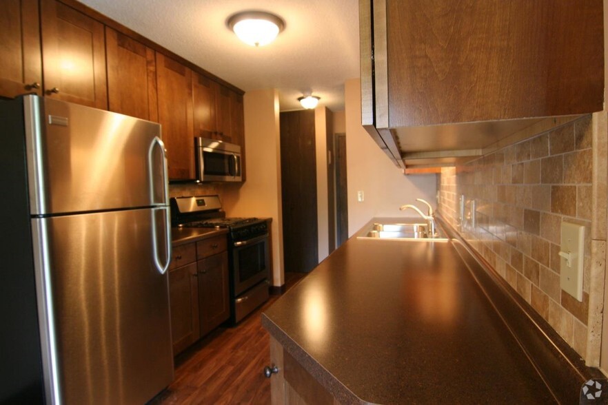 Kitchen - Cedars of Edina Apartments