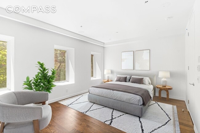 Building Photo - 135 E 38th St