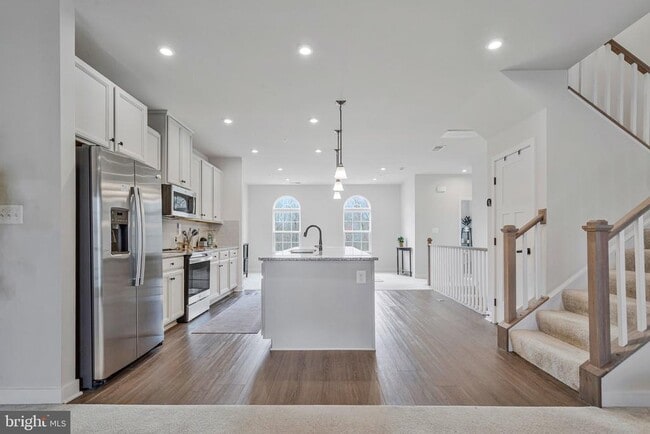 Building Photo - 10910 Presidential Pkwy