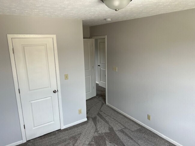Building Photo - 218 Equestrian Dr