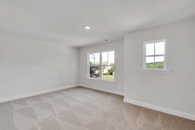 Building Photo - Beautiful 4BR 2.5BA Home w/ Full Appliance Kitchen • Garage Parking •