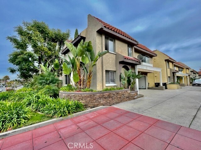 Building Photo - 2558 Orange Ave