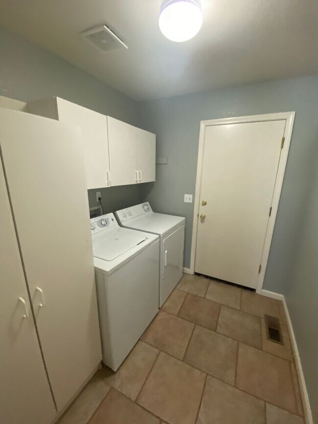 Building Photo - South Reno Home For Rent