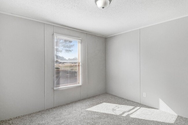 Building Photo - SPACIOUS 3 BR | 2 BA Manufactured Home in Pikeville