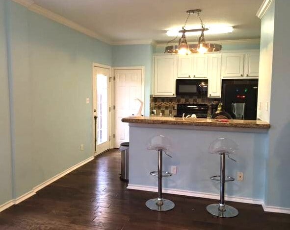 Building Photo - 1425 W Villa Maria Rd