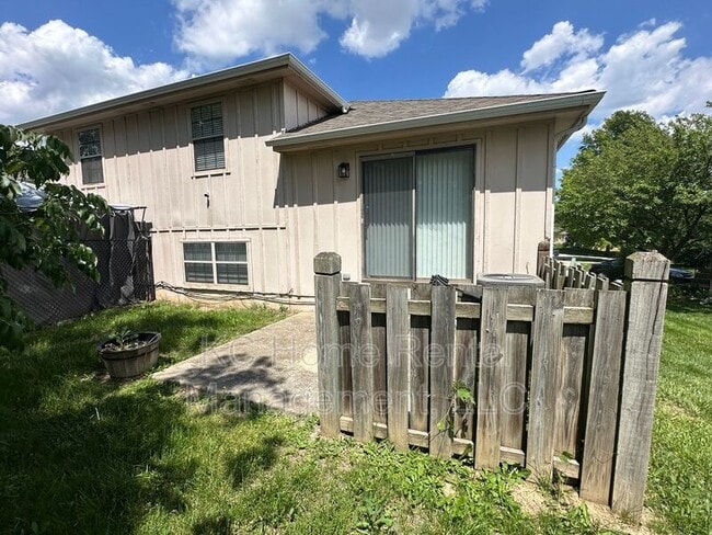 Building Photo - 8640 N Hull Ave