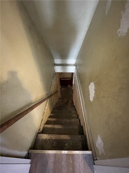 Building Photo - 136 S Spring Ave