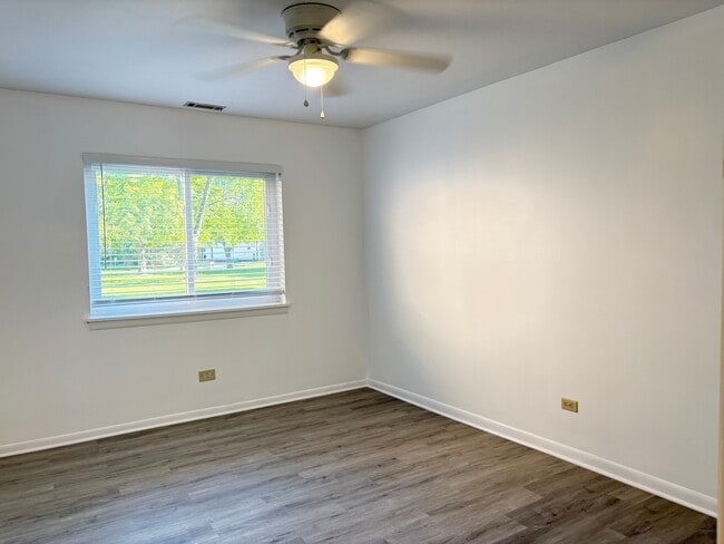 Building Photo - 1104 Castilian Ct
