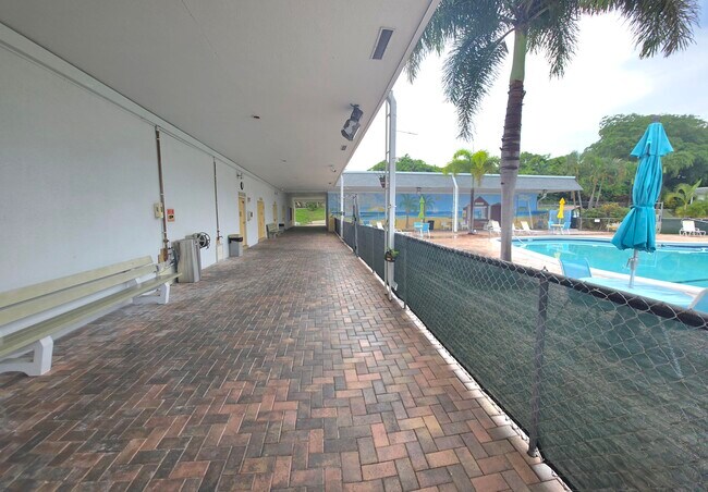 Building Photo - 3200 Lake Osborne Dr
