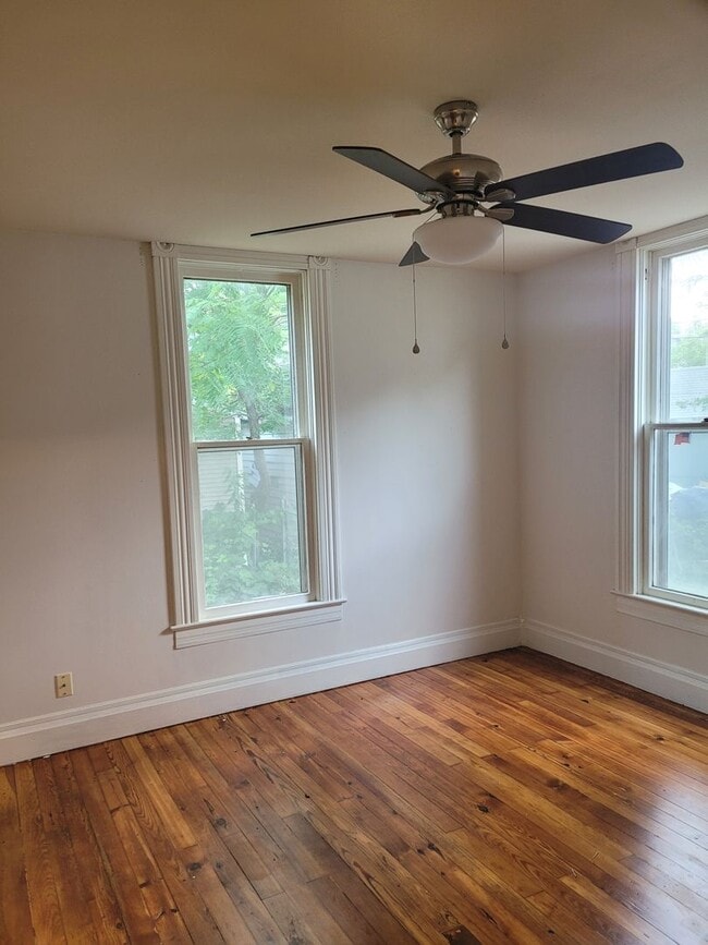 Building Photo - Nice 2Bed/1Bath Cottage
