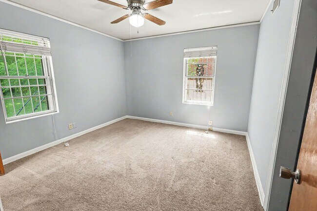 Building Photo - 2822 Sumter Ave
