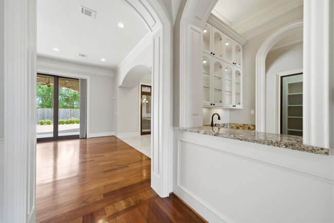 Building Photo - 5339 Tilbury Dr