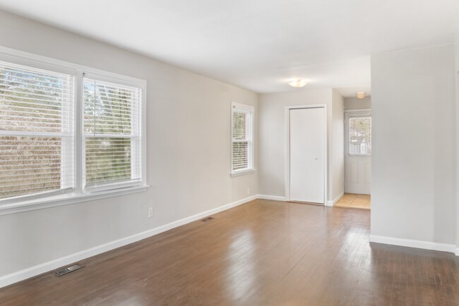 Building Photo - 1144 Brighton Rd