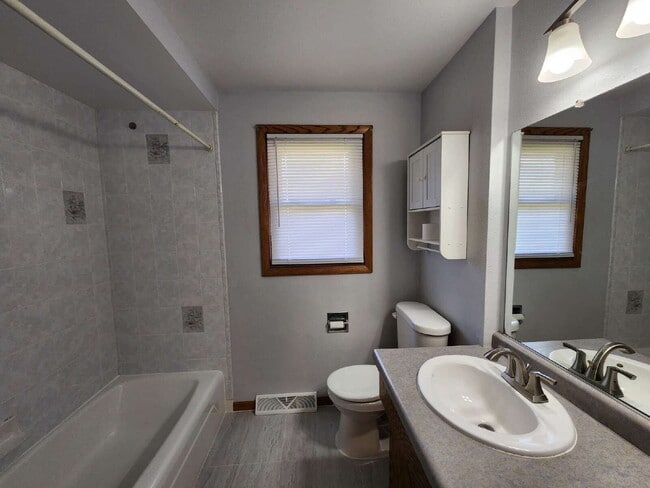 Building Photo - Hard to Find 3 Bedroom Ranch