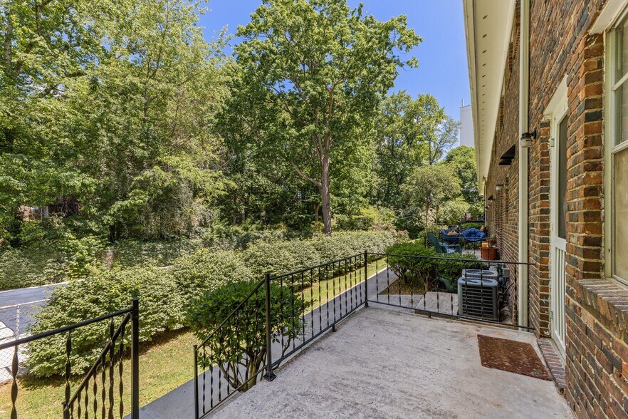 Building Photo - 1400 Church St