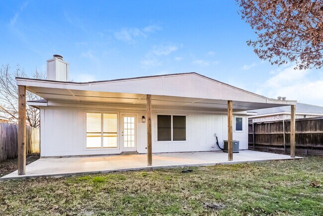 Building Photo - 6841 Prairie Hill Rd N