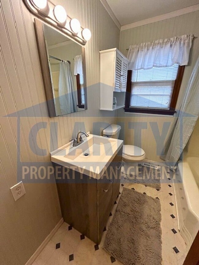 Building Photo - Two bedroom home! Great location!