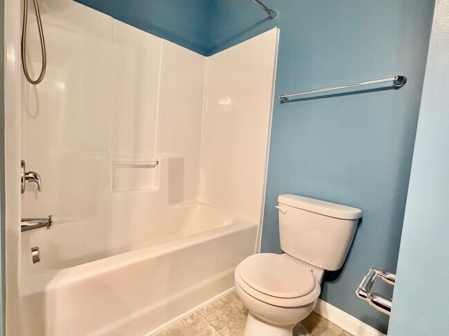 Building Photo - Updated 3BR Townhome | Community Pool, Gym, Pickleball, & Tennis Courts | Easy RTP Access