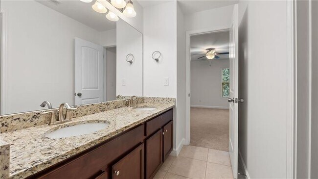 Building Photo - 2040 Bloomfield Ct