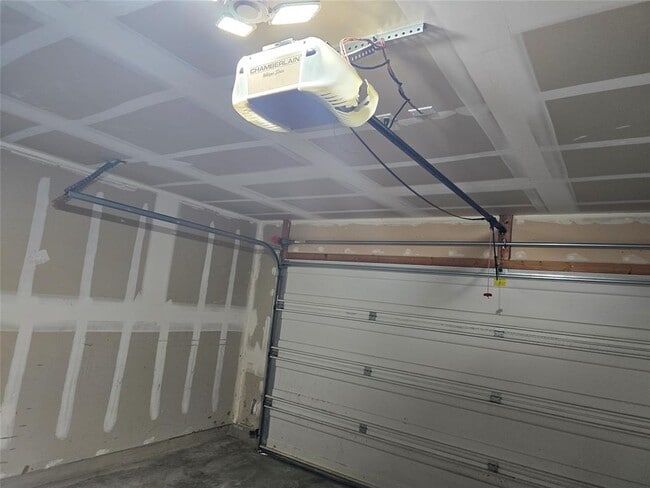 Building Photo - 11909 Big Sky Dr