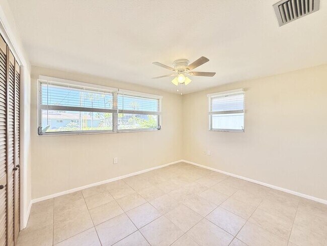 Building Photo - 8026 Brighton Dr