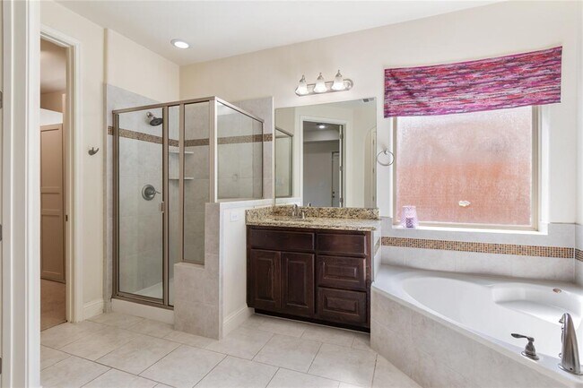 Building Photo - 3014 Paseo de Charros