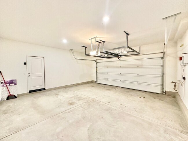 Building Photo - Lovely, Light & Bright, Two-Story, Detached Home in the Desirable Wildgrove Community of Vista!