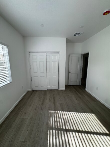 Building Photo - 987 Tepee Ln