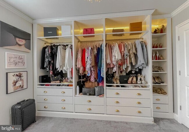 Building Photo - 23810 Myrtle Glen Way