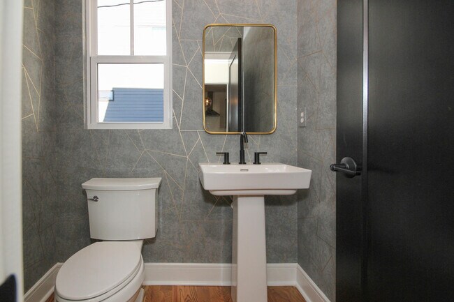 Building Photo - 1110 Greenleaf Ave