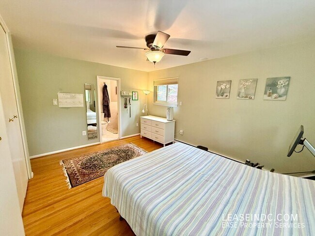 Building Photo - 6424 Hollins Dr