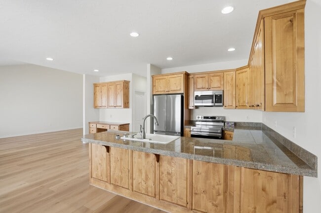 Building Photo - 3 Bedroom Draper Home