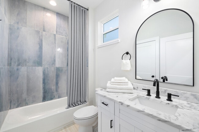 Building Photo - 1906 W Cherry St