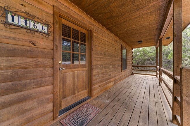 Building Photo - Hill Country Retreat