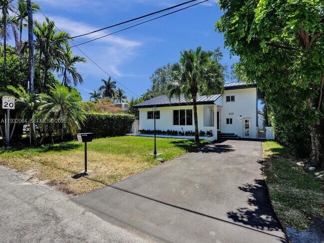 Building Photo - 210 NE 85th St