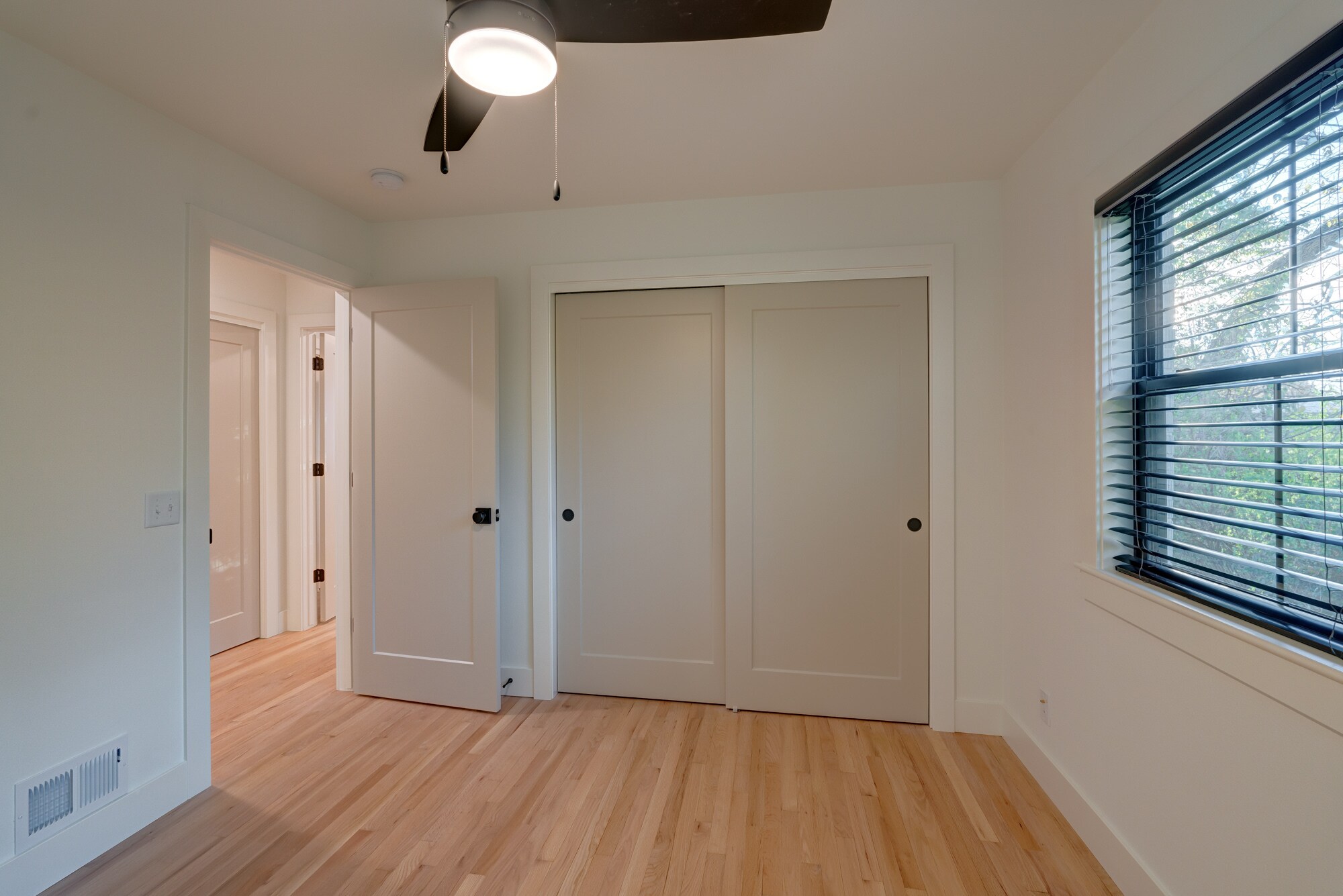 Building Photo - 405 Presidential Ln