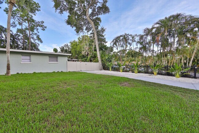 Building Photo - 14160 Victoria Rd