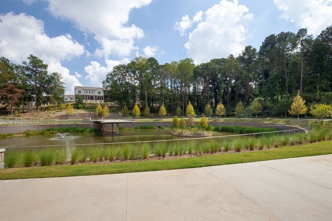 Building Photo - Stylish End-Unit Townhome Minutes From Gra...