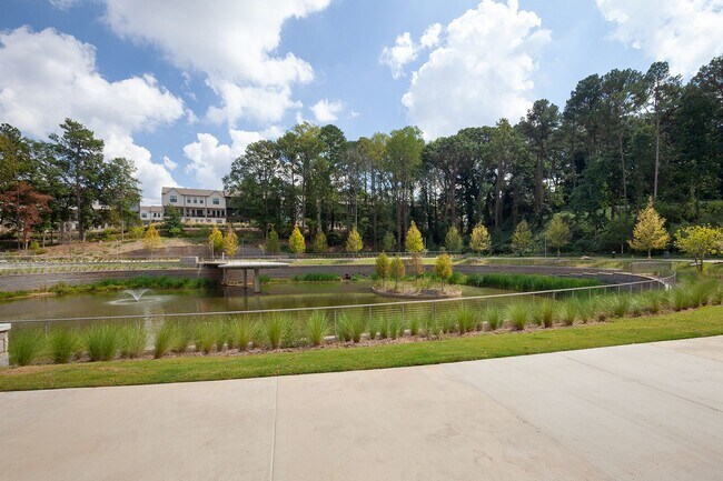 Building Photo - Stylish Townhome Minutes From Grant Park a...