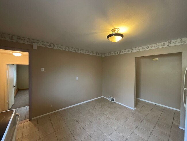 Building Photo - 4 Bedroom Single Story Home Available Near...