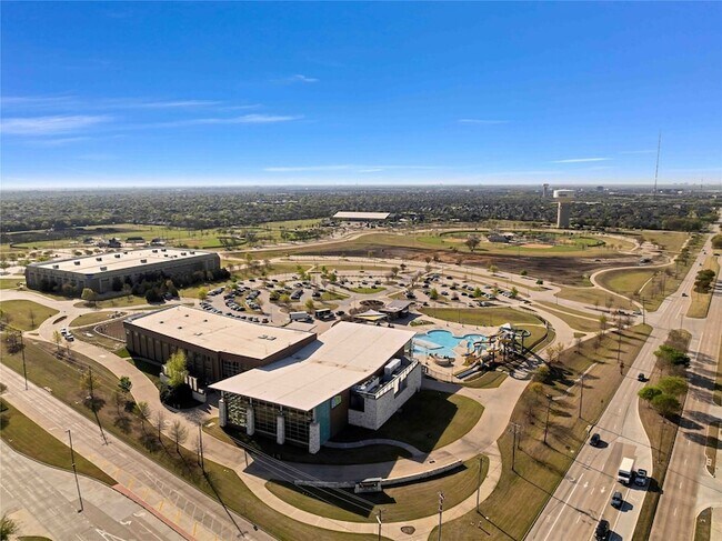 Building Photo - 7305 Oak Leaf Dr