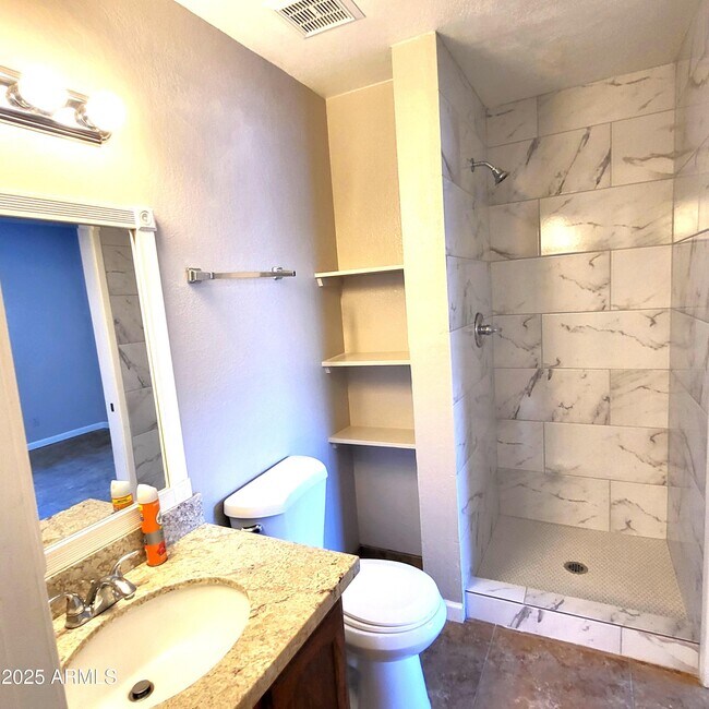 Building Photo - 11666 N 28th Dr