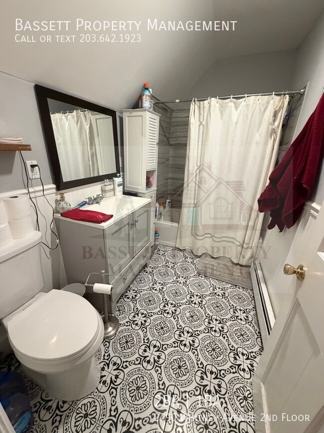 Building Photo - 2790 Whitney Ave