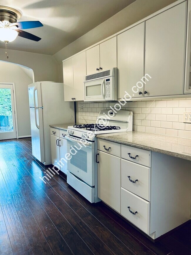 Spacious kitchen quartz counter tops with gas stove, built-in microwave, fridge, dishwasher, garbage - 629 Hillpine Dr NE