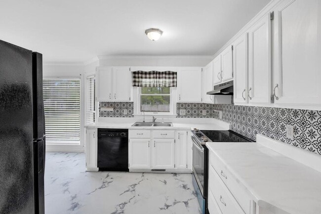 Building Photo - Adorable home located in Southwest side of Jacksonville