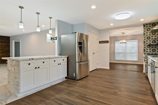 Building Photo - 12018 Beinhorn Dr