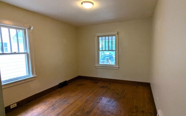 Building Photo - 1042 Ada Ave